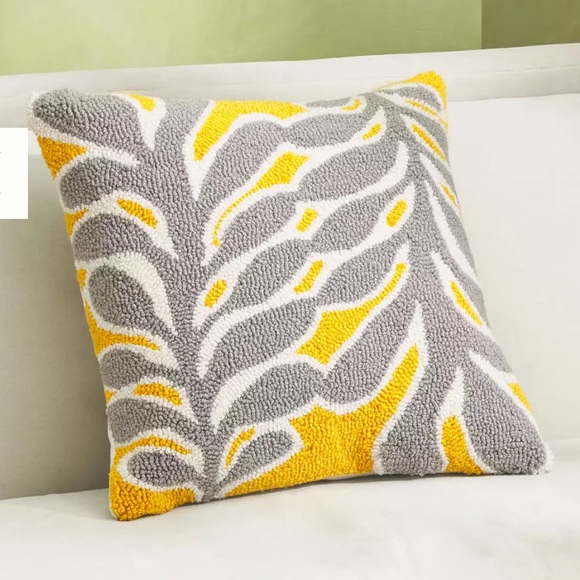 Anthropologie Lemieux et Cie Hooked Colombe Pillow covers set of 2 - Picture 2 of 7